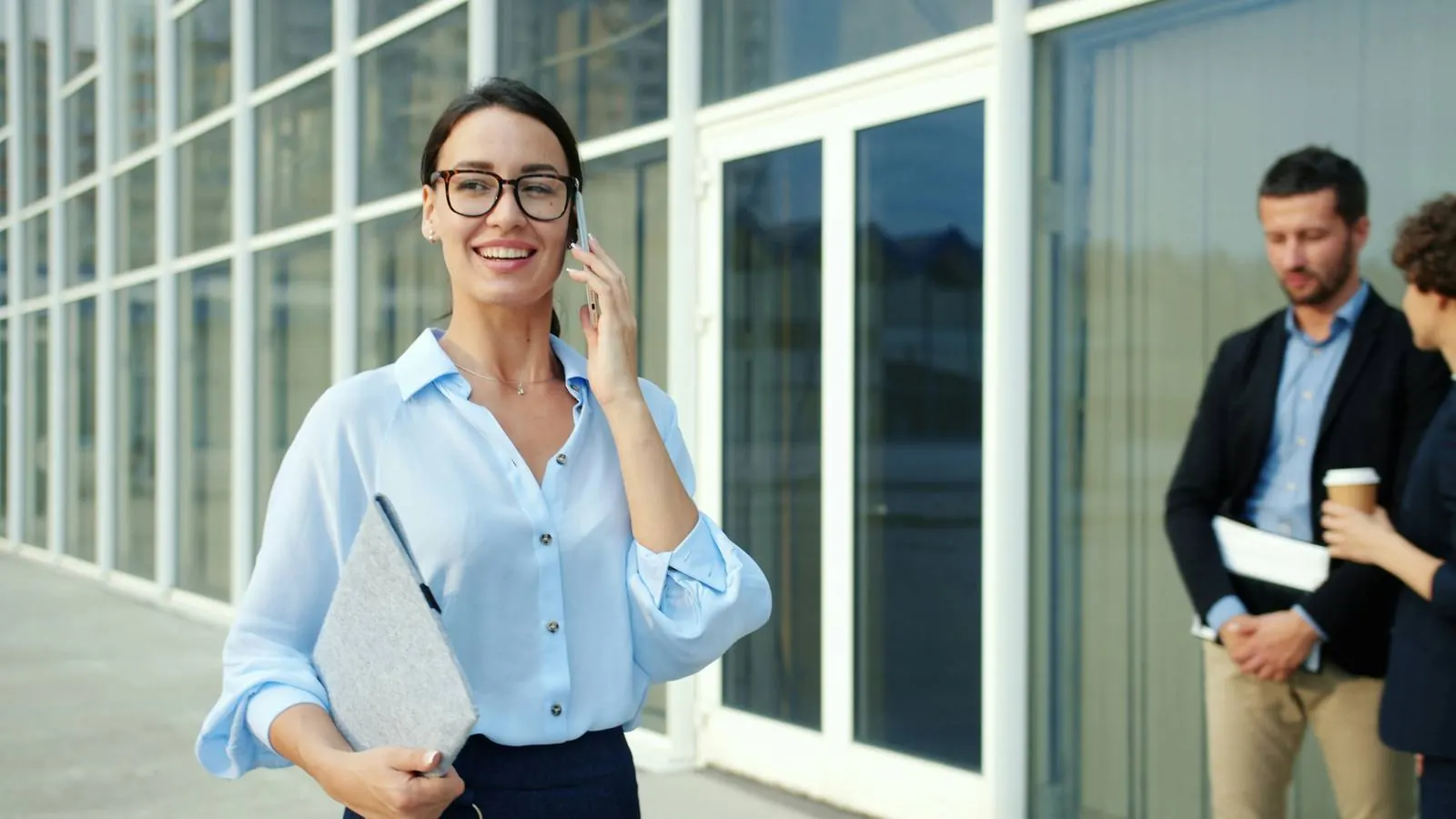 Executiva em ambiente corporativo